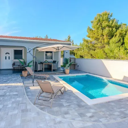 Family Friendly House With A Swimming Pool - Lozice, - 24524 Holiday home