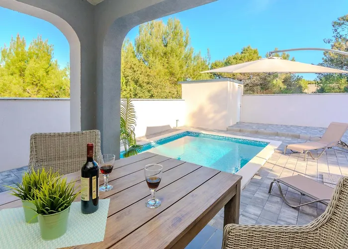 Family Friendly House With A Swimming Pool - Lozice, - 24524