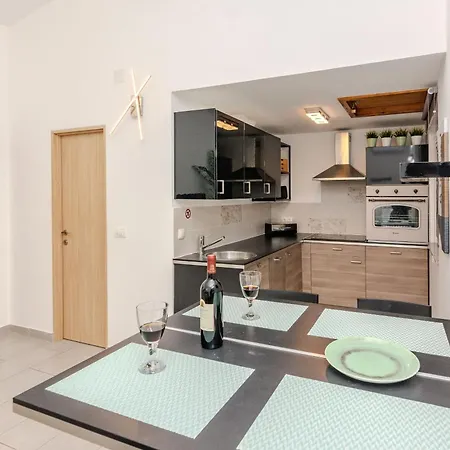 Tatil Evi Family Friendly House With A Swimming Pool - Lozice, - 24524 *