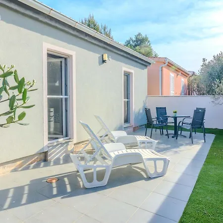 Feriehus Family Friendly House With A Swimming Pool - Lozice, - 24524 Vir