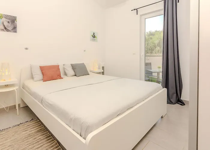 Hébergement de vacances Family Friendly House With A Swimming Pool - Lozice, - 24524
