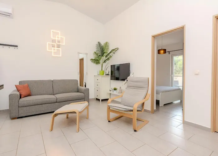 Hébergement de vacances Family Friendly House With A Swimming Pool - Lozice, - 24524
