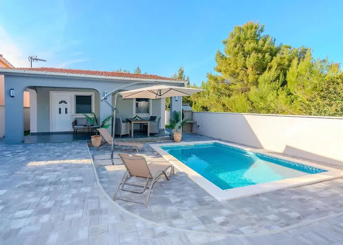Family Friendly House With A Swimming Pool - Lozice, - 24524 Hébergement de vacances